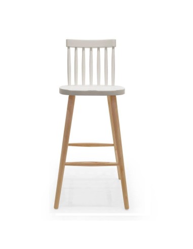 Taburetes altos de madera nordico Reine para bares y restaurantes