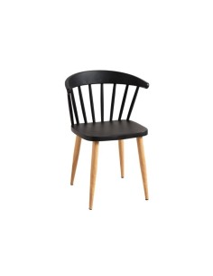 Silla nordica Windsor con respaldo curvado de plastico