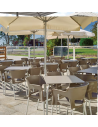Conjunto terraza Ruidera, 1 mesa apilable + 4 sillas de plástico con pata metalica